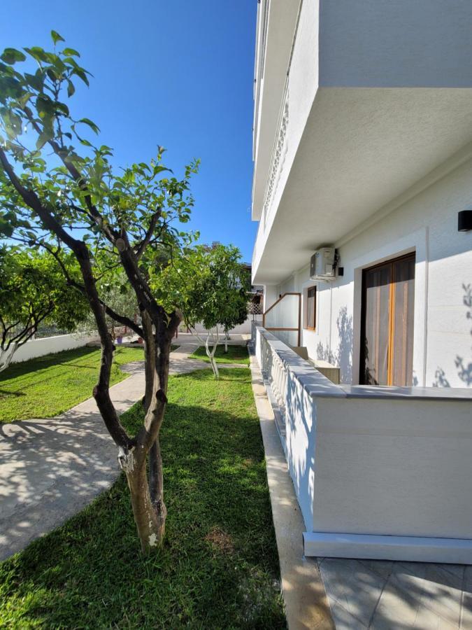 דירות קסאמיל Vila Anxhelo מראה חיצוני תמונה